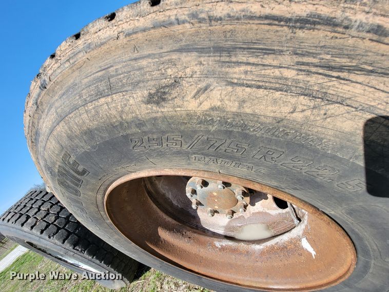 image for item HG9496 1990 Ford L9000  truck cab and chassis