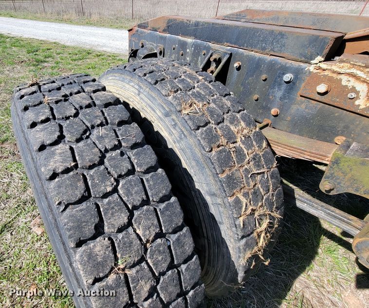 image for item HG9496 1990 Ford L9000  truck cab and chassis