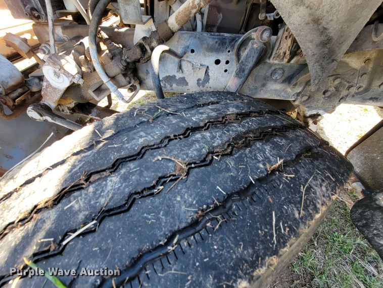 image for item HG9496 1990 Ford L9000  truck cab and chassis