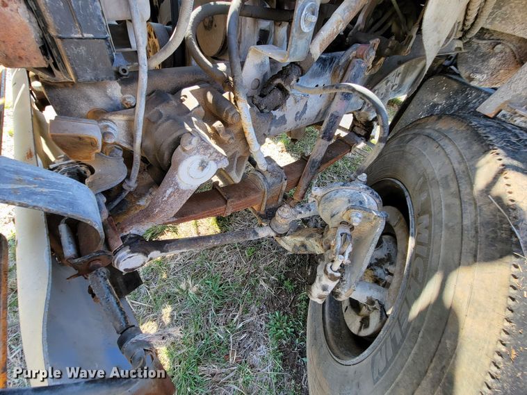 image for item HG9496 1990 Ford L9000  truck cab and chassis