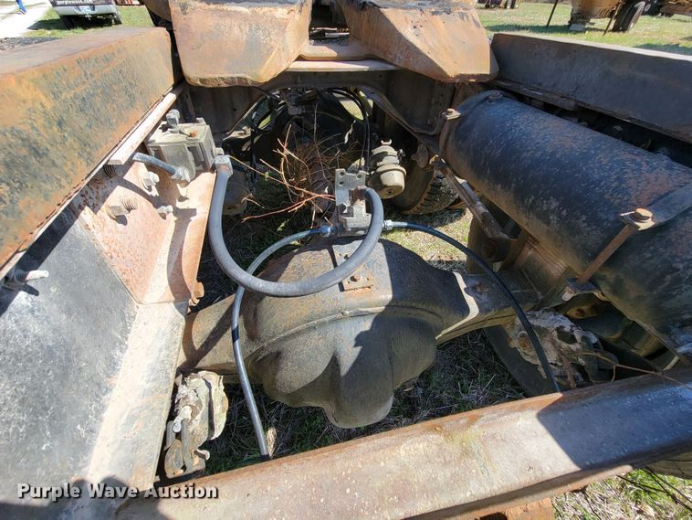 image for item HG9496 1990 Ford L9000  truck cab and chassis