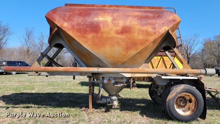 image for item HG9497 1965 Industrial Western SPS45  pneumatic dry bulk pup trailer