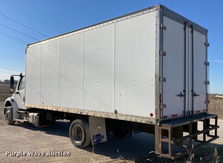 image for item HN9842 2016 Freightliner Business Class M2 106  box truck