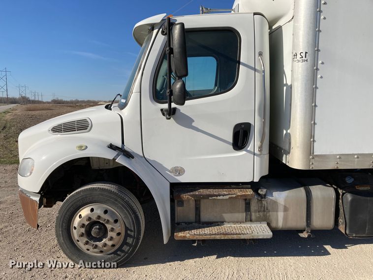 image for item HN9842 2016 Freightliner Business Class M2 106  box truck