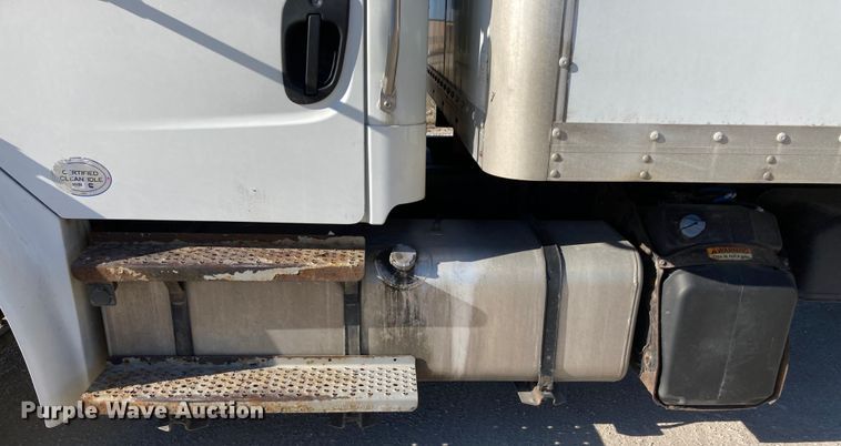 image for item HN9842 2016 Freightliner Business Class M2 106  box truck