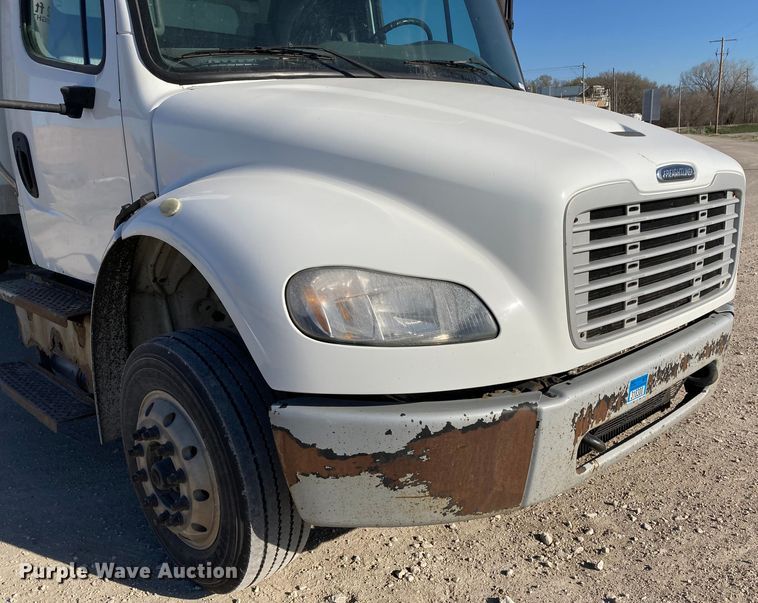 image for item HN9842 2016 Freightliner Business Class M2 106  box truck