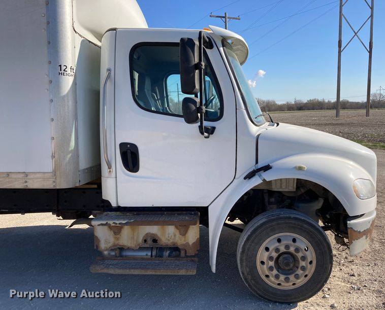 image for item HN9842 2016 Freightliner Business Class M2 106  box truck