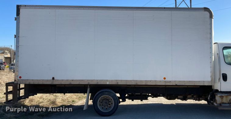 image for item HN9842 2016 Freightliner Business Class M2 106  box truck