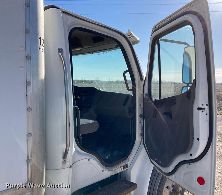 image for item HN9842 2016 Freightliner Business Class M2 106  box truck