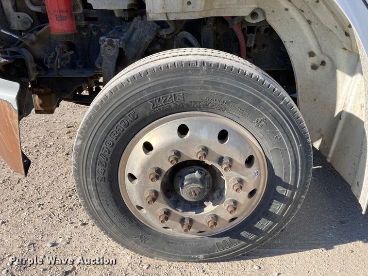 image for item HN9842 2016 Freightliner Business Class M2 106  box truck