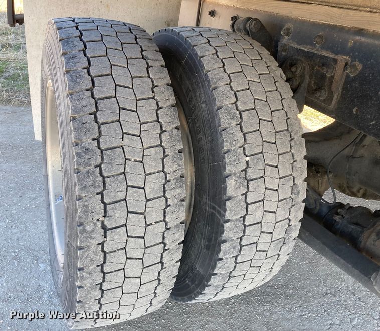 image for item HN9842 2016 Freightliner Business Class M2 106  box truck