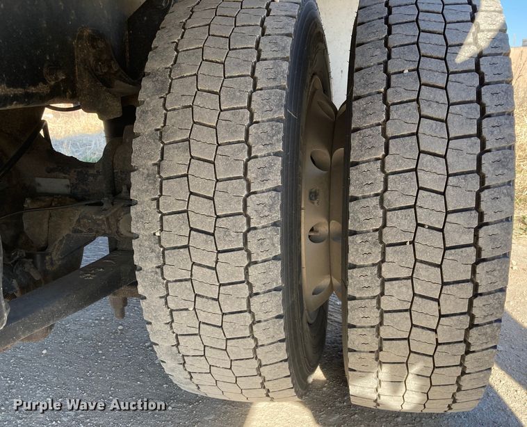 image for item HN9842 2016 Freightliner Business Class M2 106  box truck