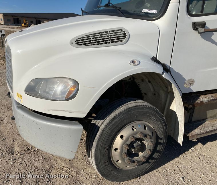 image for item HN9843 2016 Freightliner Business Class M2 106  box truck