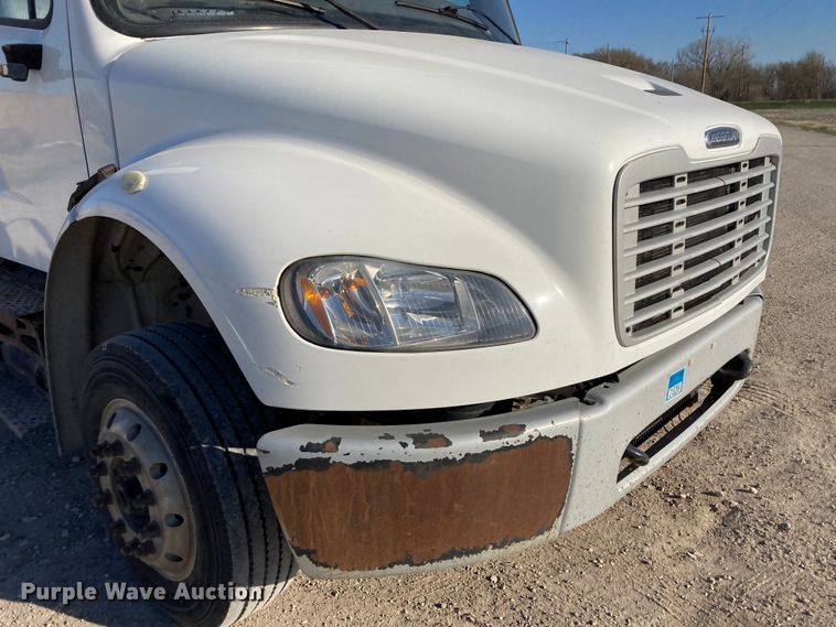 image for item HN9843 2016 Freightliner Business Class M2 106  box truck