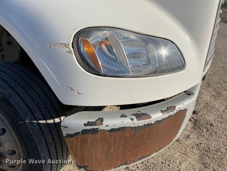 image for item HN9843 2016 Freightliner Business Class M2 106  box truck