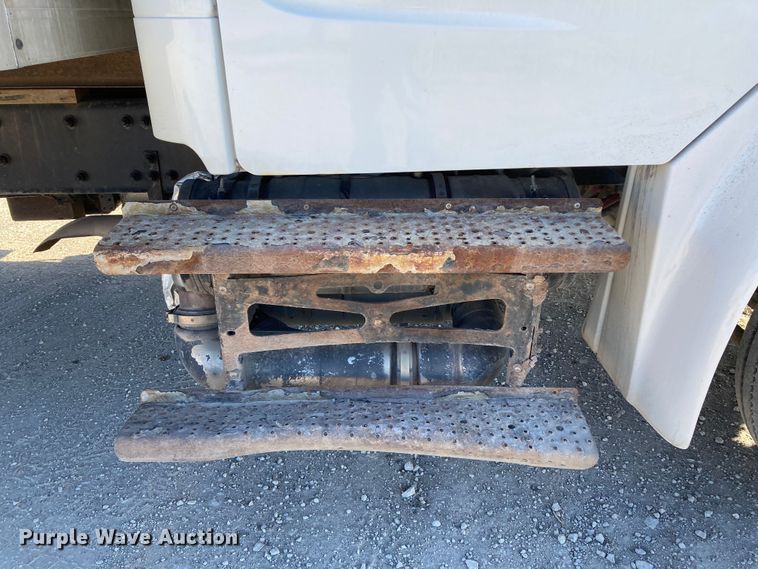 image for item HN9843 2016 Freightliner Business Class M2 106  box truck