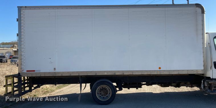 image for item HN9843 2016 Freightliner Business Class M2 106  box truck