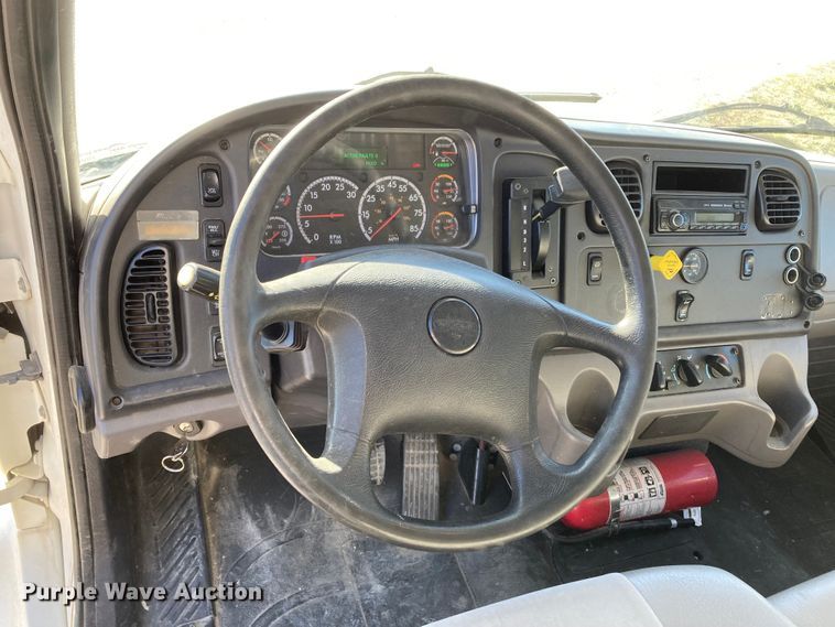 image for item HN9843 2016 Freightliner Business Class M2 106  box truck