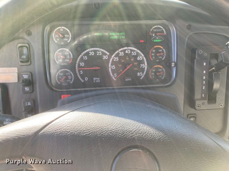 image for item HN9843 2016 Freightliner Business Class M2 106  box truck