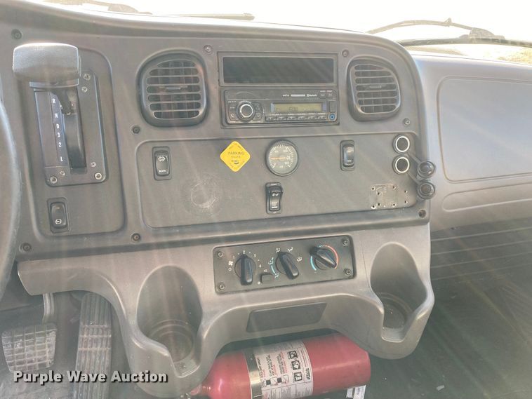 image for item HN9843 2016 Freightliner Business Class M2 106  box truck