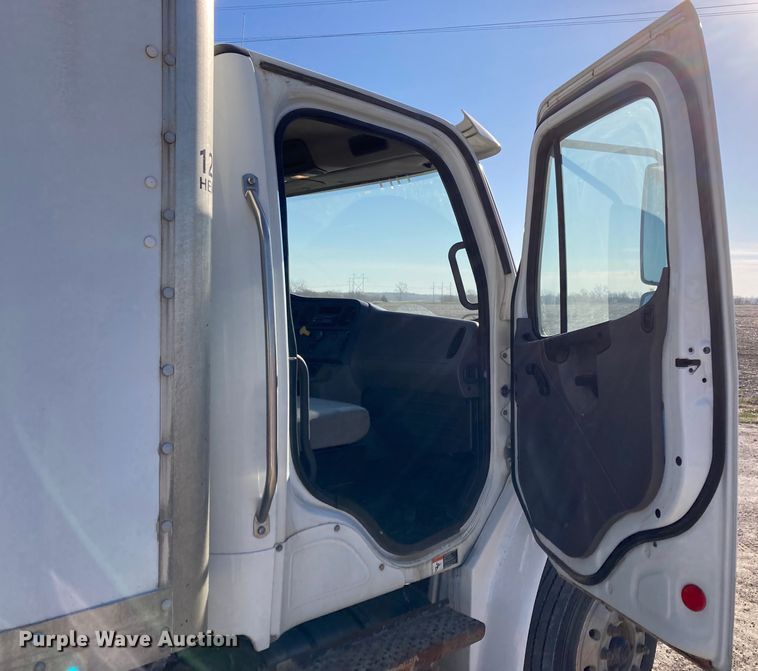 image for item HN9843 2016 Freightliner Business Class M2 106  box truck