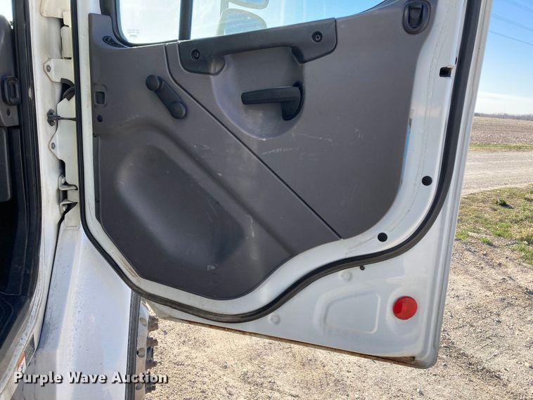 image for item HN9843 2016 Freightliner Business Class M2 106  box truck