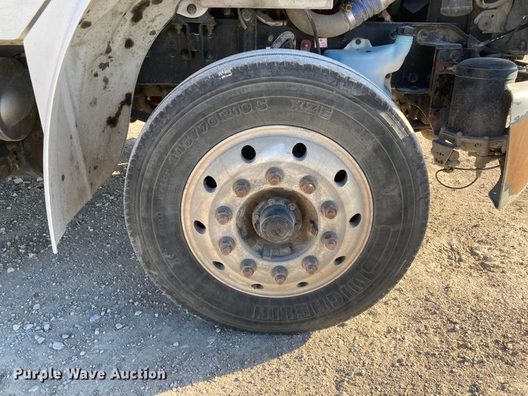 image for item HN9843 2016 Freightliner Business Class M2 106  box truck