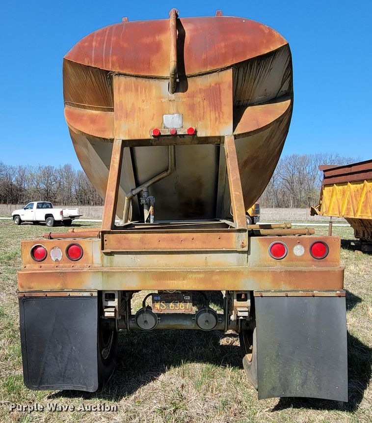 image for item HP9696 1965 Industrial Western SPT45  pneumatic dry bulk pup trailer