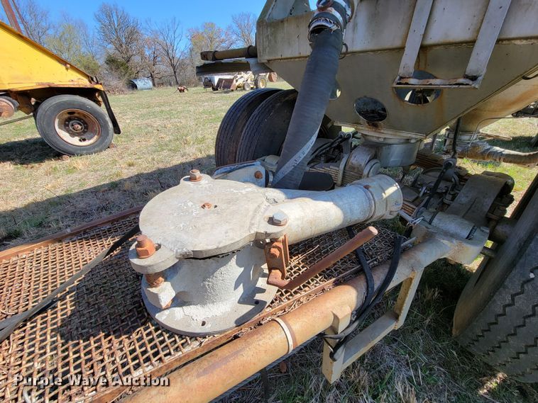 image for item HP9696 1965 Industrial Western SPT45  pneumatic dry bulk pup trailer