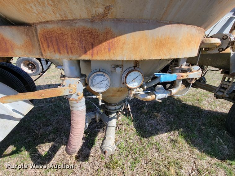 image for item HP9696 1965 Industrial Western SPT45  pneumatic dry bulk pup trailer