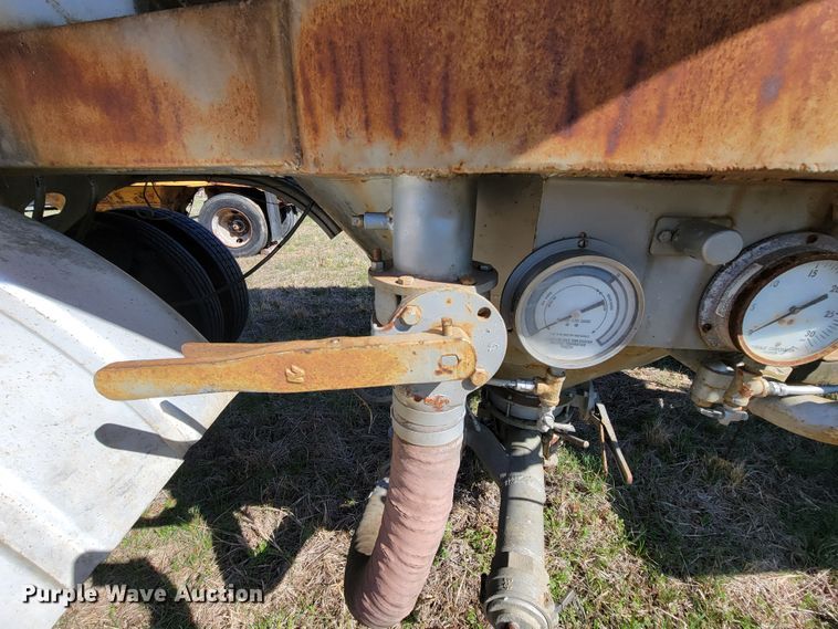 image for item HP9696 1965 Industrial Western SPT45  pneumatic dry bulk pup trailer