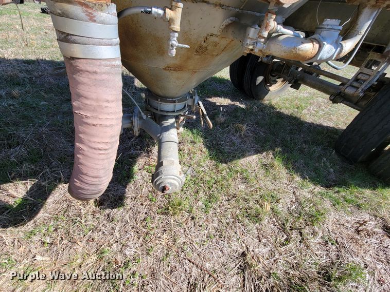 image for item HP9696 1965 Industrial Western SPT45  pneumatic dry bulk pup trailer