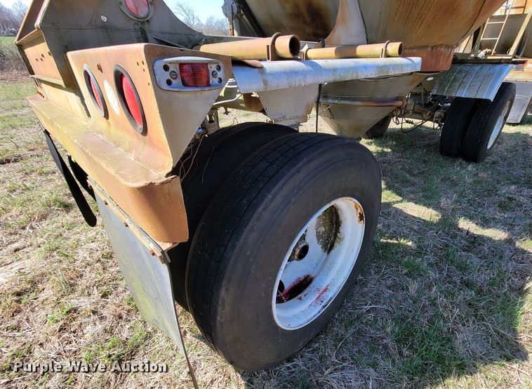 image for item HP9696 1965 Industrial Western SPT45  pneumatic dry bulk pup trailer