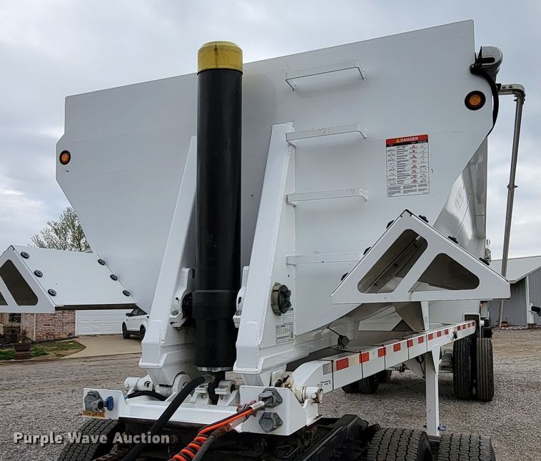 image for item HP9699 2019 Manac 4K228AB00  end dump trailer