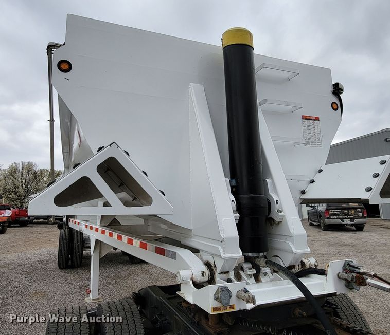 image for item HP9699 2019 Manac 4K228AB00  end dump trailer