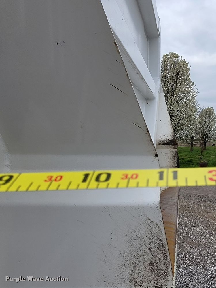 image for item HP9699 2019 Manac 4K228AB00  end dump trailer