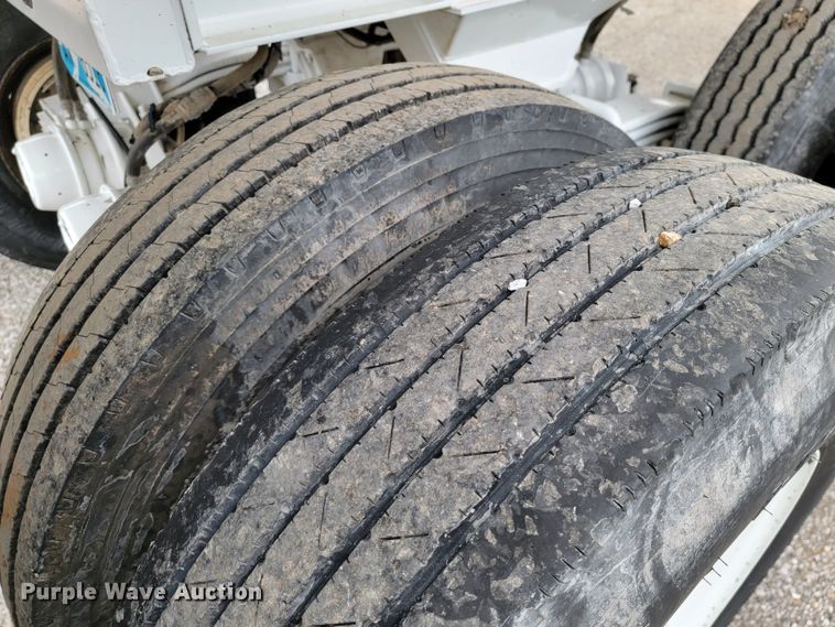 image for item HP9699 2019 Manac 4K228AB00  end dump trailer