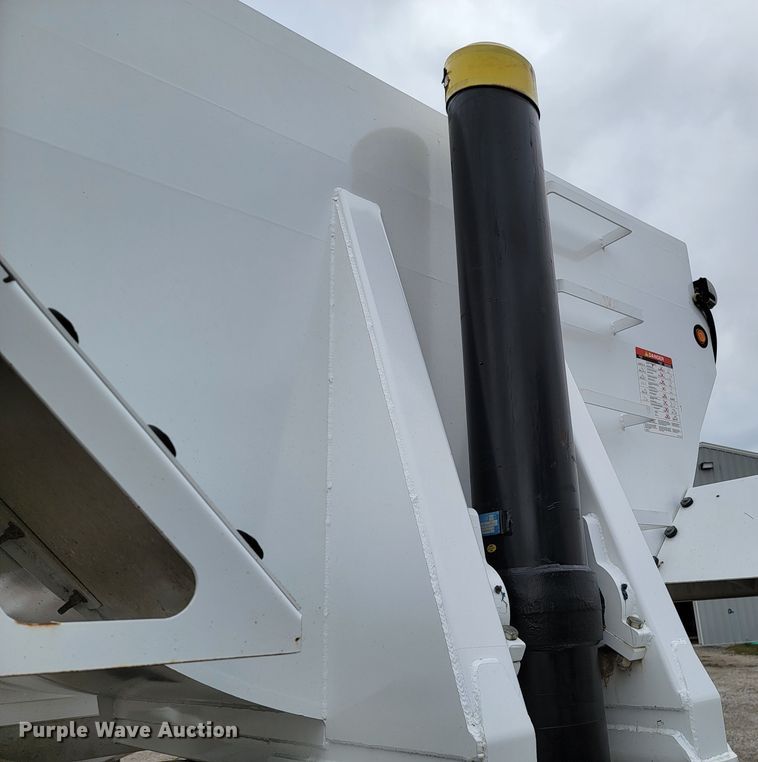 image for item HP9699 2019 Manac 4K228AB00  end dump trailer