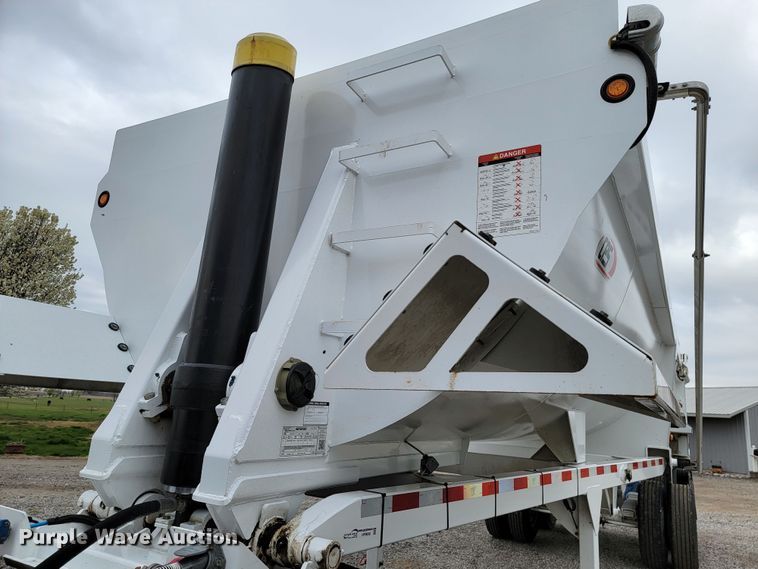 image for item HP9699 2019 Manac 4K228AB00  end dump trailer