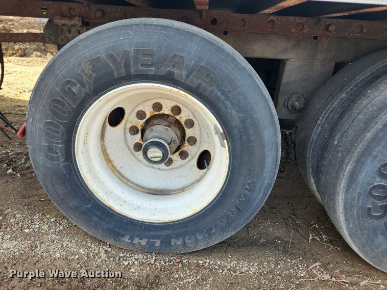 image for item JB9634 2004 Utility VS2DC  dry van trailer