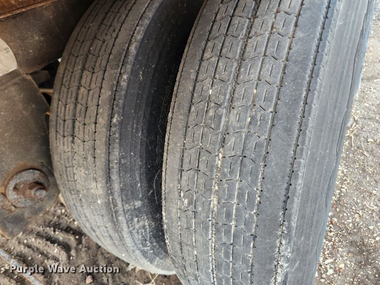 image for item JB9634 2004 Utility VS2DC  dry van trailer