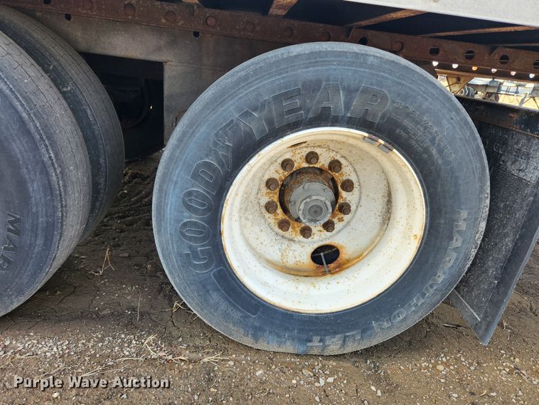 image for item JB9634 2004 Utility VS2DC  dry van trailer