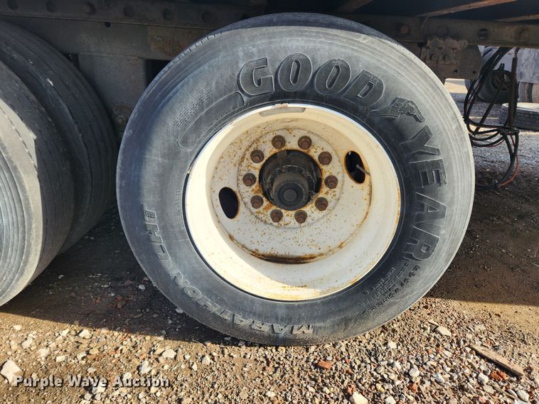 image for item JB9634 2004 Utility VS2DC  dry van trailer