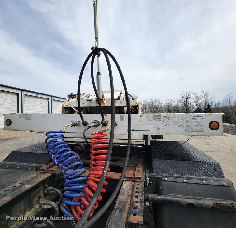 image for item JL9316 2006 Trail-Eze  tilt deck equipment trailer