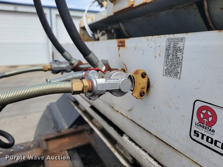 image for item JL9316 2006 Trail-Eze  tilt deck equipment trailer