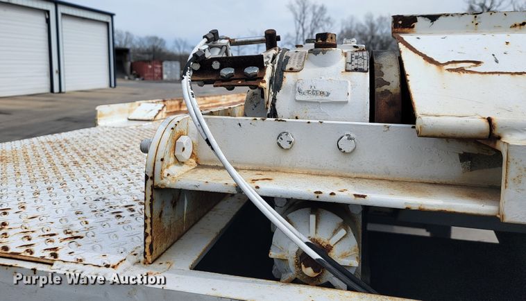 image for item JL9316 2006 Trail-Eze  tilt deck equipment trailer