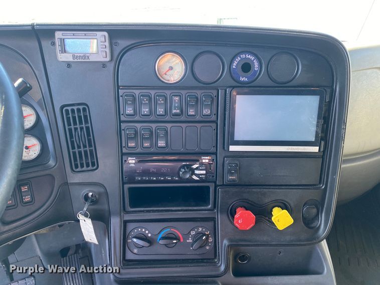 image for item JW9169 2017 International ProStar Plus 122  semi truck