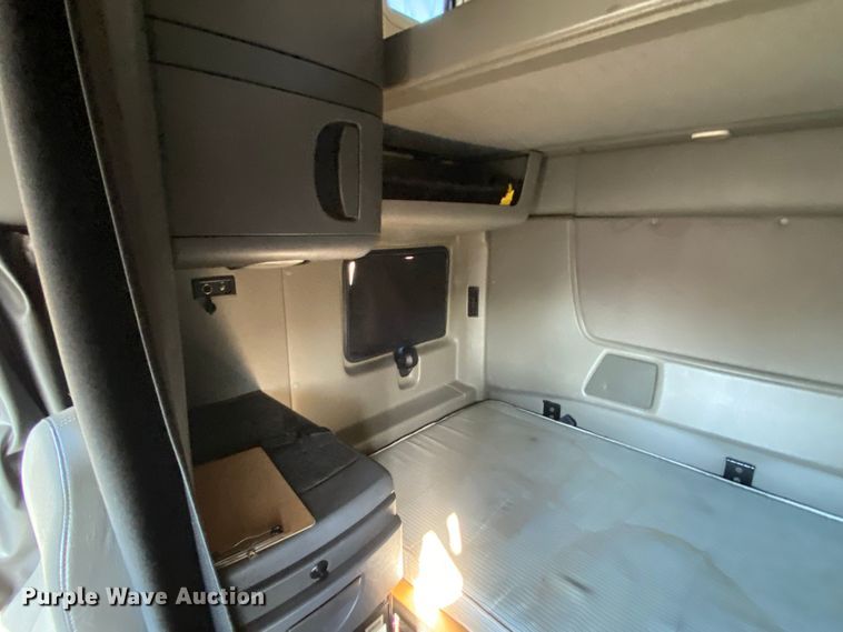 image for item JW9169 2017 International ProStar Plus 122  semi truck