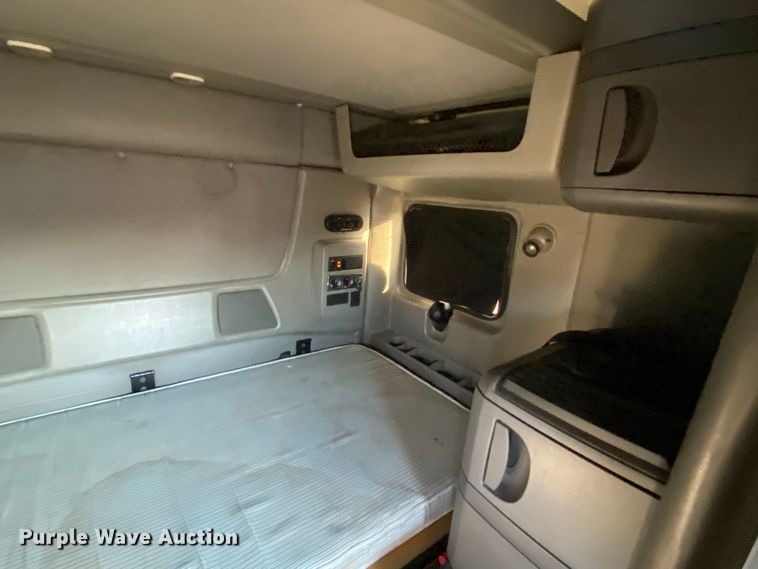 image for item JW9169 2017 International ProStar Plus 122  semi truck