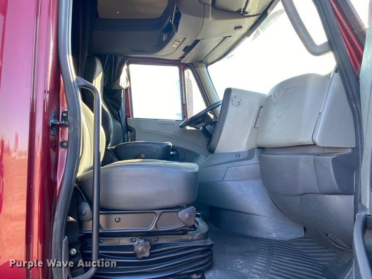 image for item JW9169 2017 International ProStar Plus 122  semi truck